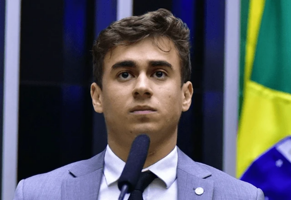 Deputado Nikolas Ferreira protocola pedido de impeachment de Lula, entenda o pedido