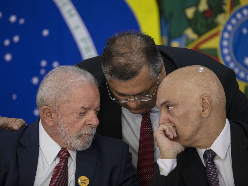 Lula, Dino e Alexandre de Moraes. Foto: Joédson Alves/ Agência Brasil CC
