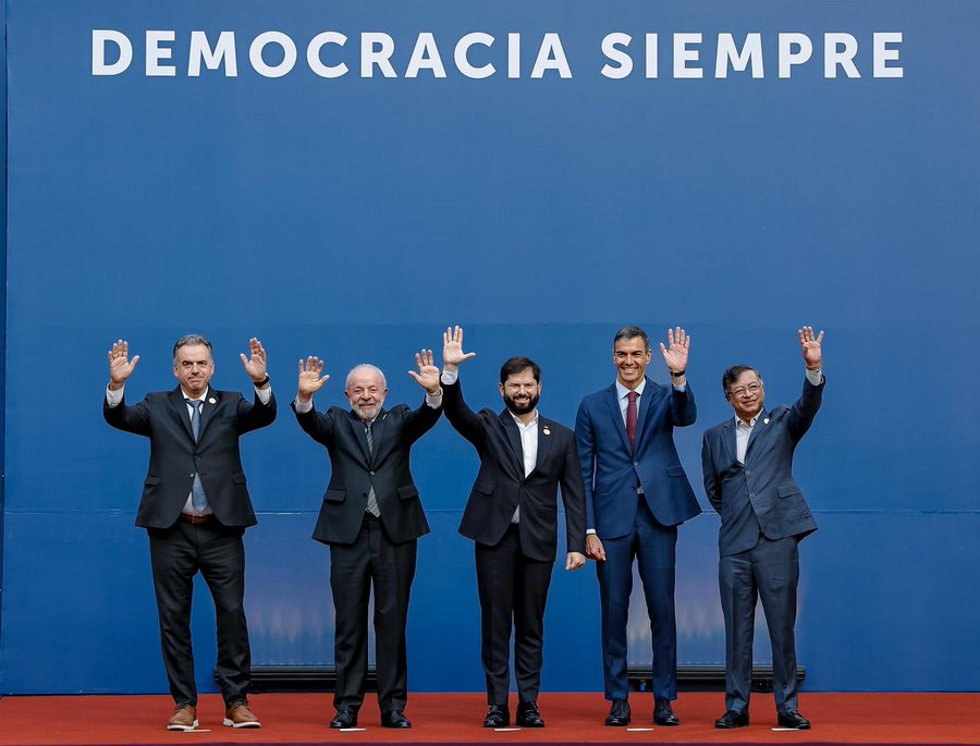 Lula no Chile: sua única preocupação é confraternizar com seus amigos ideológicos